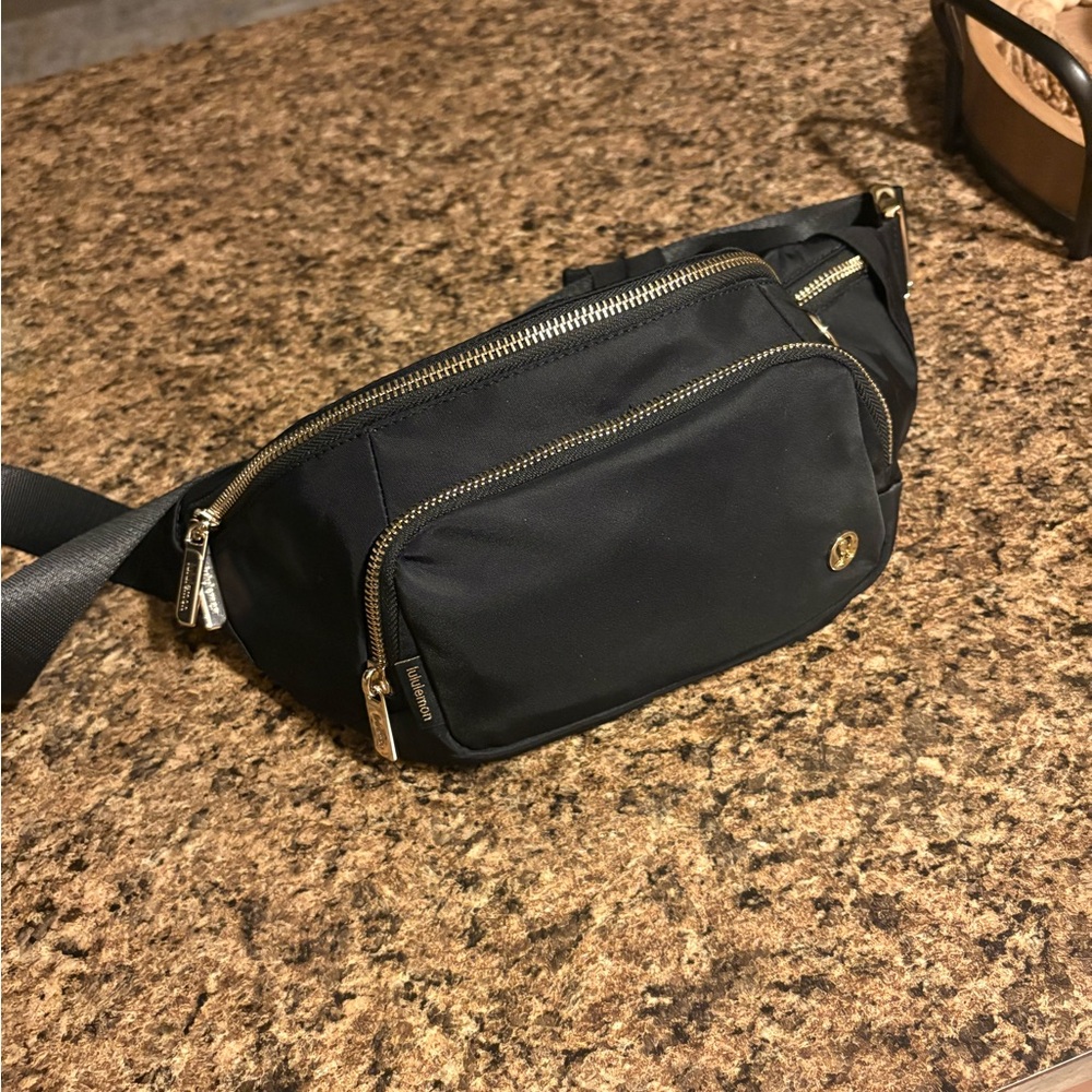 Lululemon everywhere belt bag extra large  4L